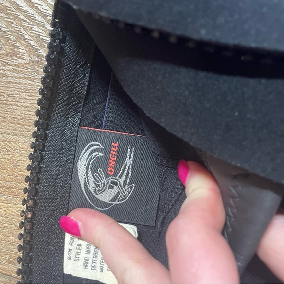 O'Neill women’s size 6 wetsuit - Picture 6 of 10